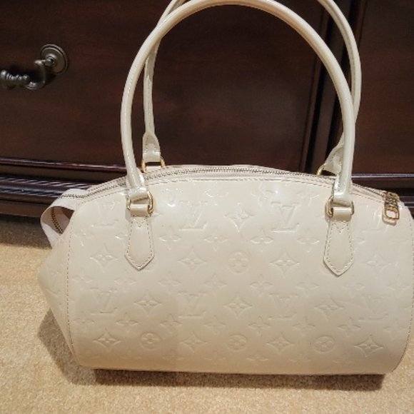 Louis Vuitton Sherwood Blanc Pearl Shoulder Handbag GM - Picture 16 of 16